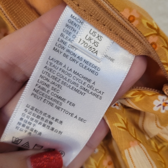 URBAN OUTFITTERS Prairie Tiered Floral Orange Shorts Size XS NWTs - Picture 2 of 10